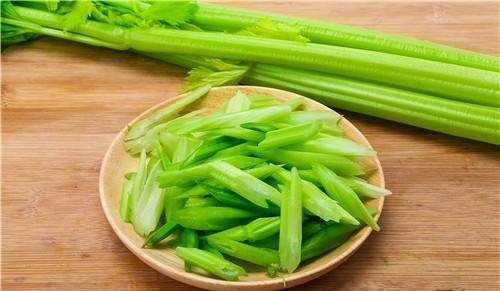 吃芹菜让身体更健康